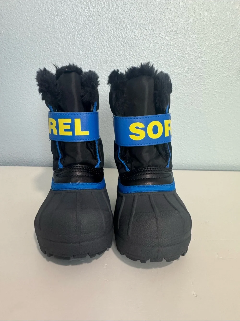 NWOT Sorel Kids Black and Blue Winter Boots with Yellow Polar Bear 7T